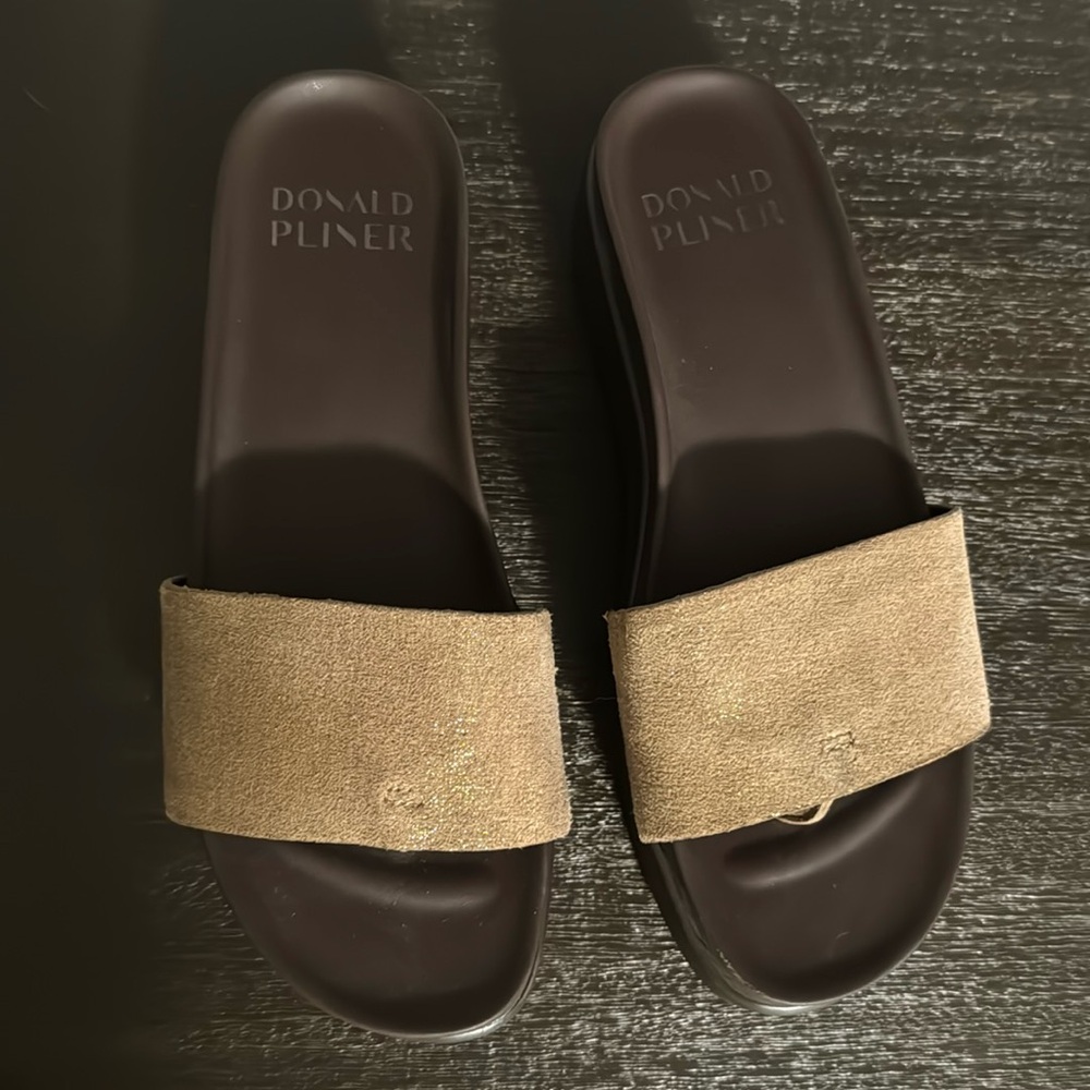 Brand New Donald J. Pliner Fifi Slide Sandals Metallic Leather size 5.5 women’s